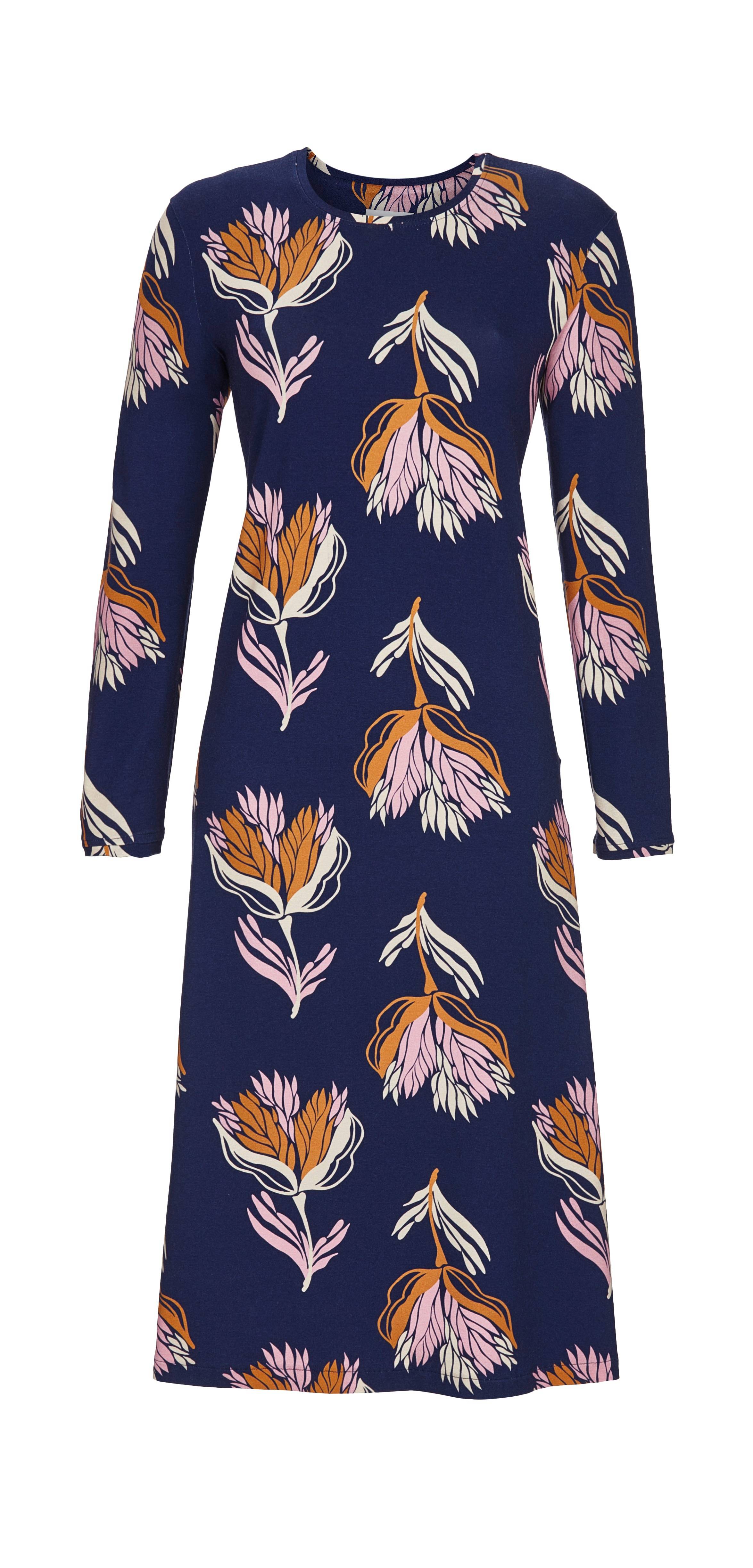 Nachtkleid mit Abstraktdessin und Seitenschlitz